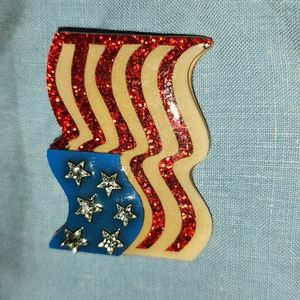 Lucinda American flag brooch (f11)
